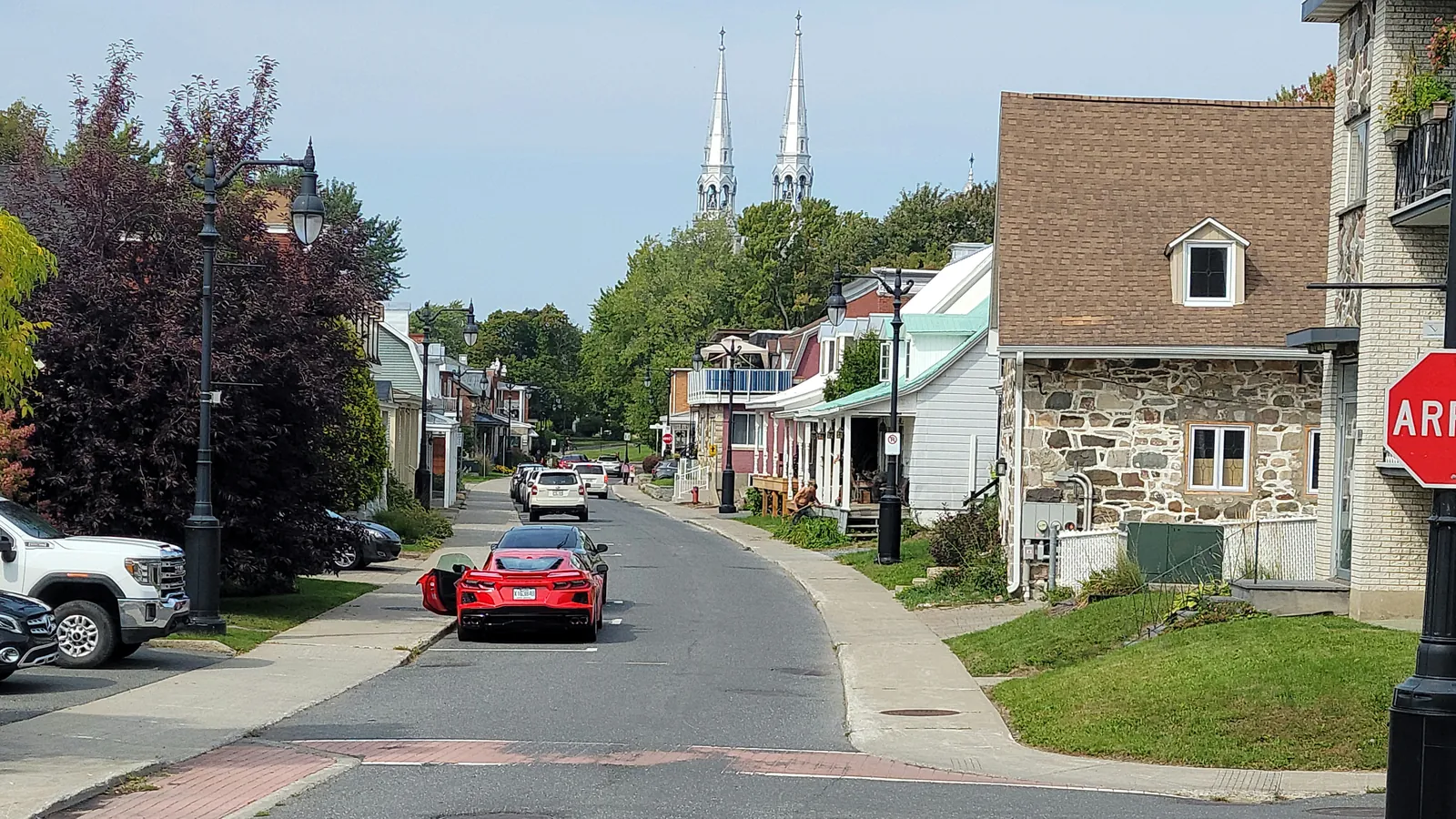 A residential street in Varennes, Quebec, with its streetlights